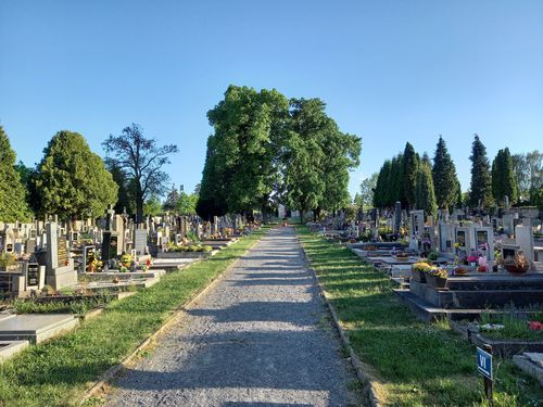 Kamenictví pro hřbitov Mníšek pod Brdy, Nádražní